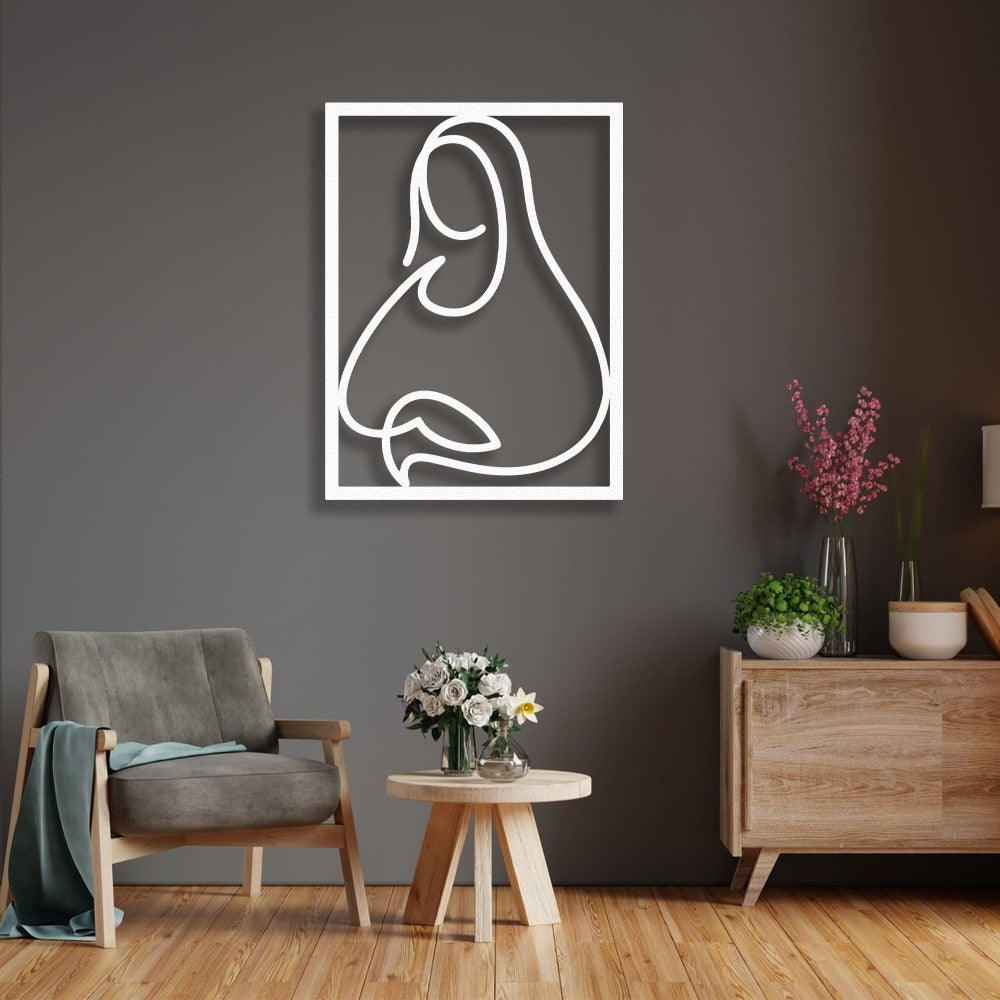 A white minimalist line art metal wall decor inspired by the Mona Lisa, placed on a dark wall above a small table with a flower vase in a cozy living room.